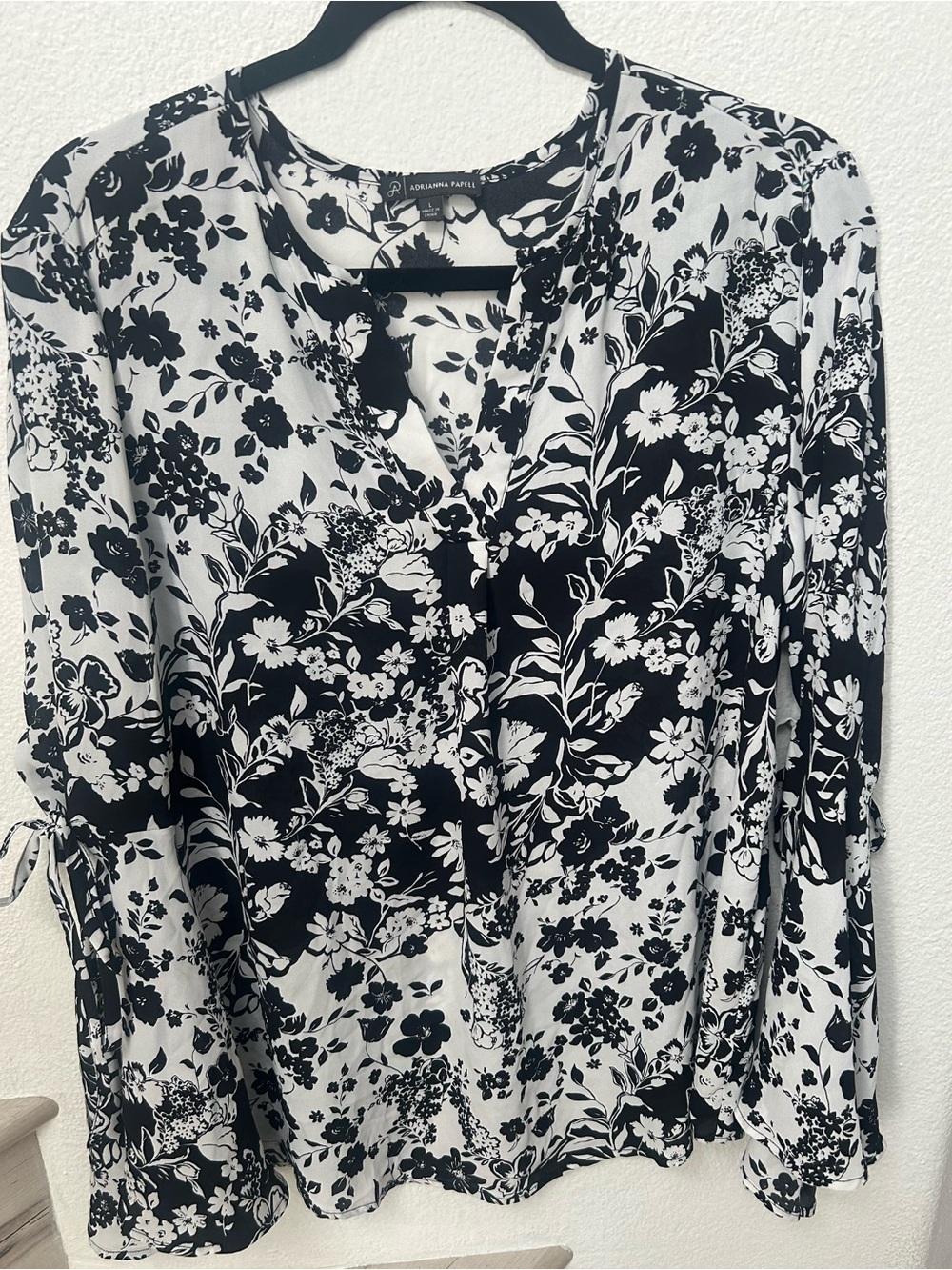 Adrianna Papell Black & White Floral Split V-Neck Blouse